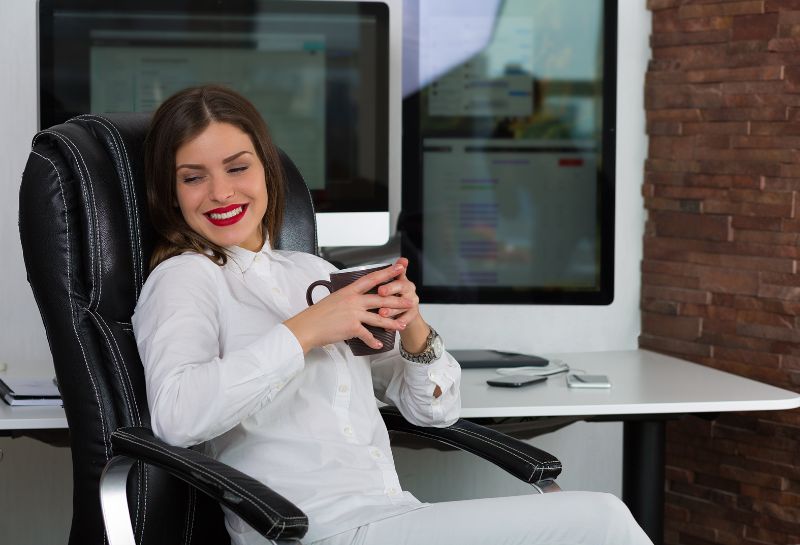 Irodai szék méretezése otthon: ülésmagasság, háttámla, kartámasz